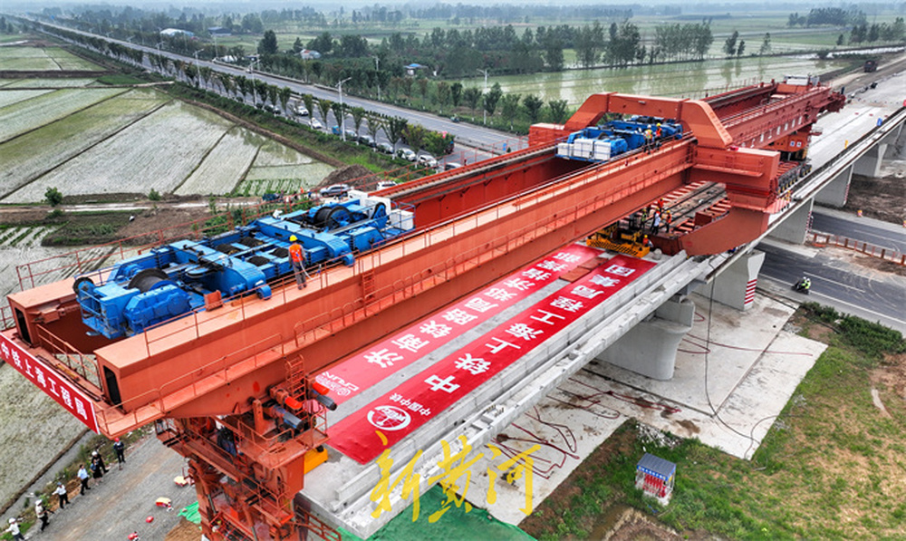 什么是高铁预制箱梁 886abb1b36c2843a7ad9f12585104fb1.jpg