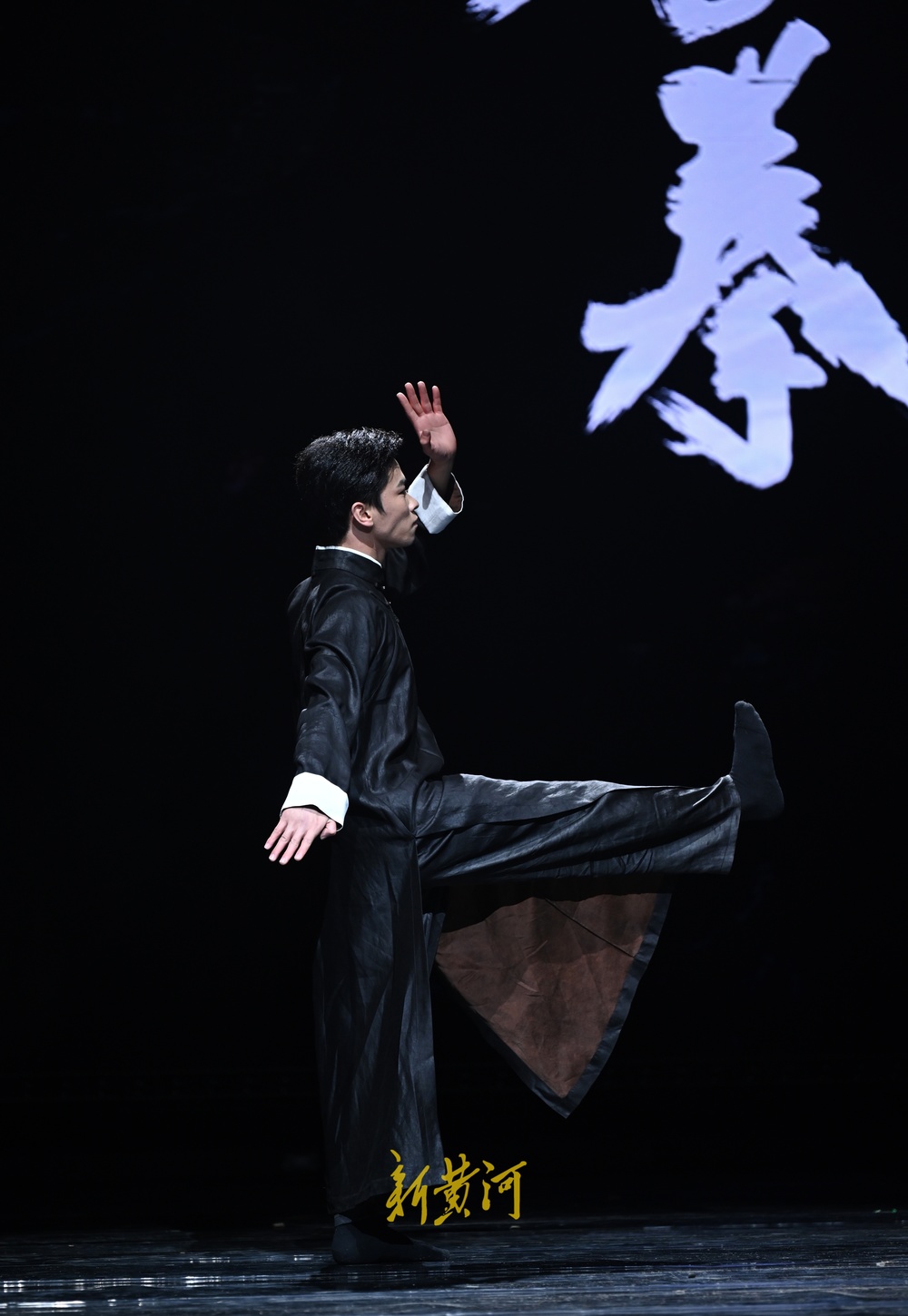 “泉”在济南冬游记｜舞蹈演绎传统武术，舞剧《咏春》走上泉城舞台