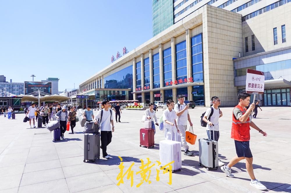 暖心接站迎新生，山东大学多站点护航开学季