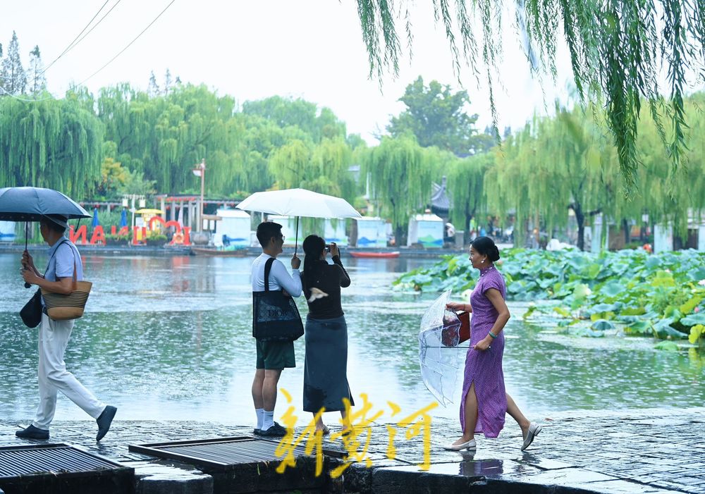 秋雨中邂逅济南明府城 感受别样古韵