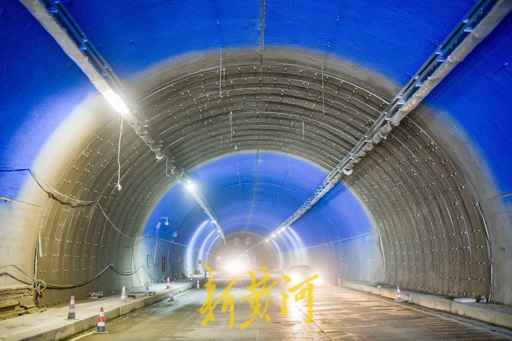 济南开元隧道综合提升改造，套拱加固完成浇筑