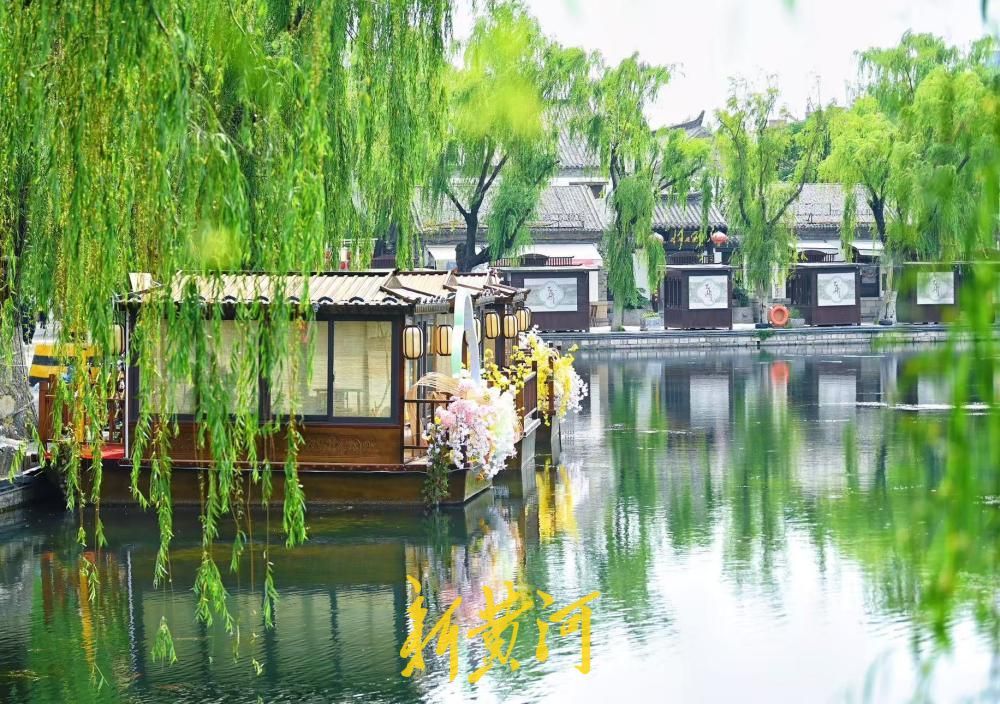 画舫凌波映垂柳，济南百花洲解锁泉城古韵新景
