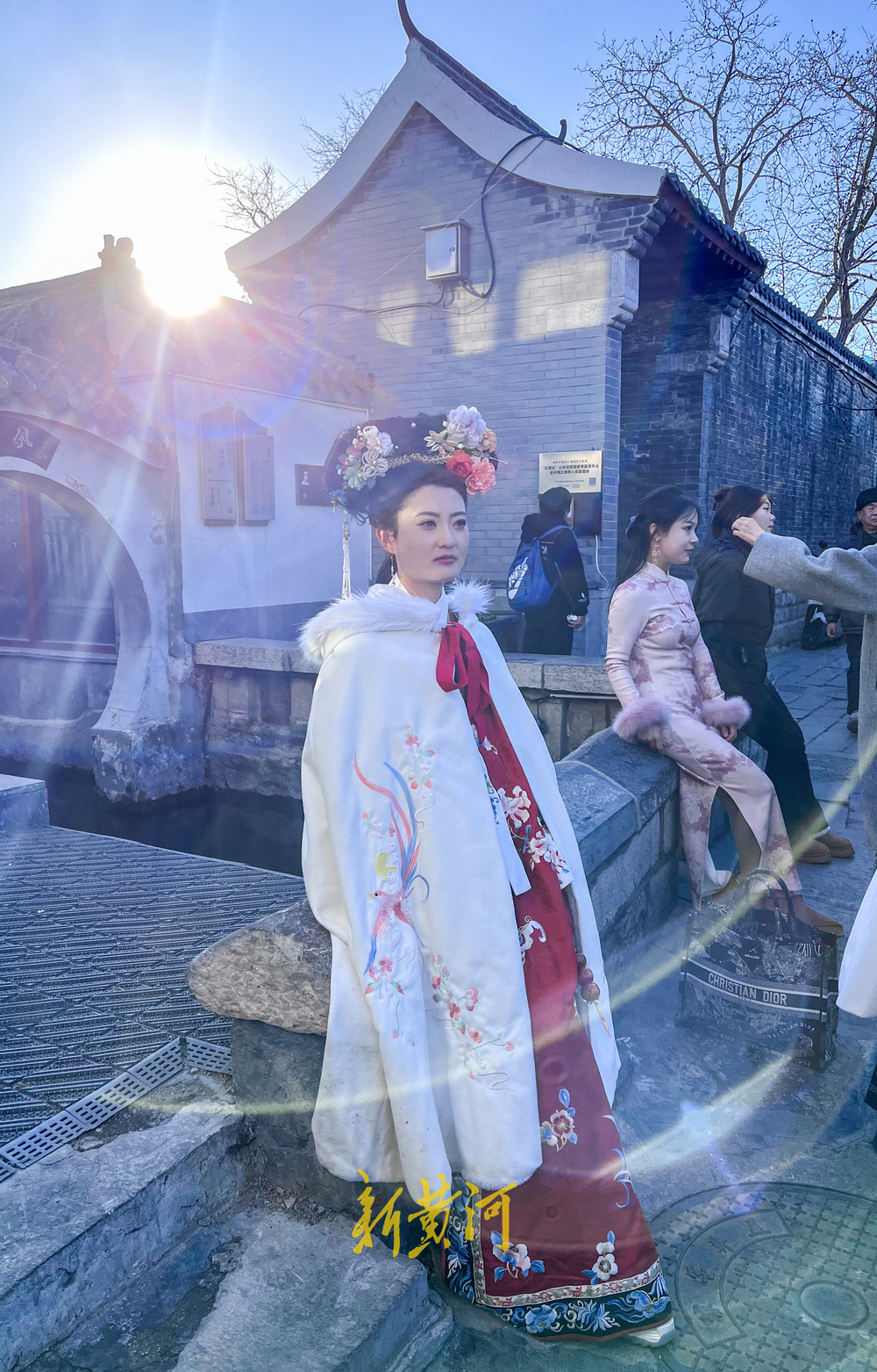 小桥流水人家， 古装美女如花，济南这座小桥带你“穿越”前世今生