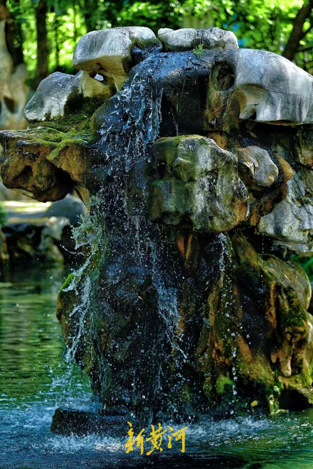 雨后泉涌势正盛，“月牙飞瀑”胜景持续在线9个月