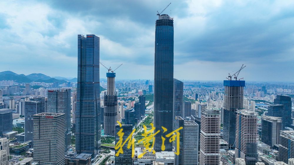 直上云霄！CBD超高层“山”幕墙向顶部冲刺 