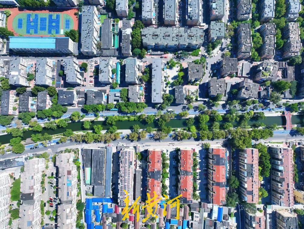 秋高气爽，济南工商河畔邂逅蓝天绿树
