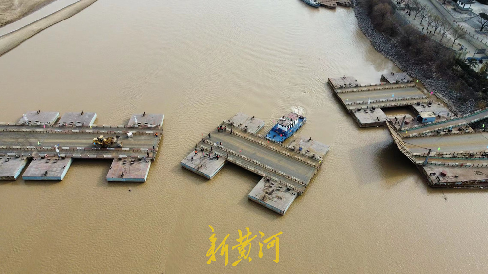 黄河济南段冰消雪融 泺口浮桥重新搭建贯通