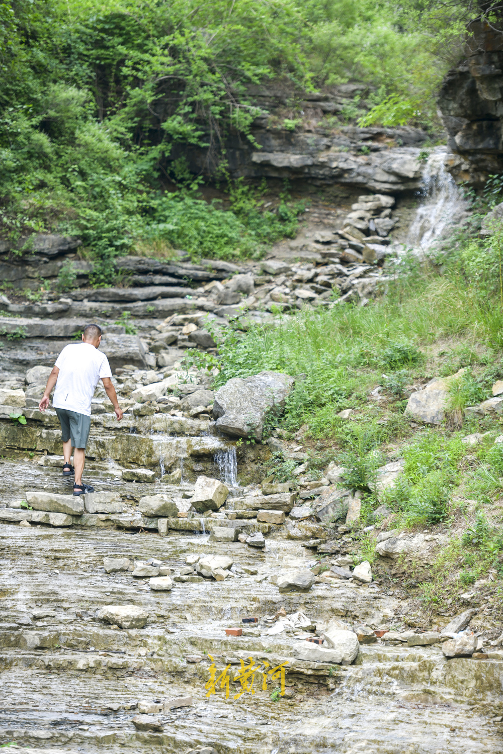 清泉石上流！雨后佛峪沟成戏水觅清凉的好去处