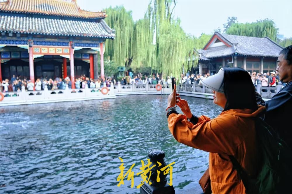秋雨过后，“趵突腾空”胜景惊艳泉城