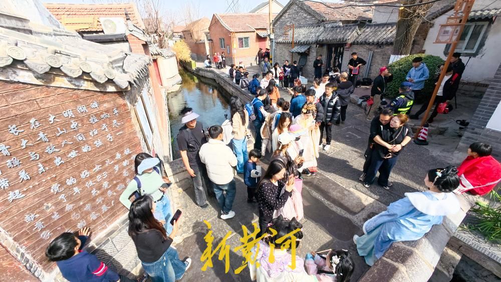 老城网红起凤桥热度不减，游客慕名打卡“家家泉水”