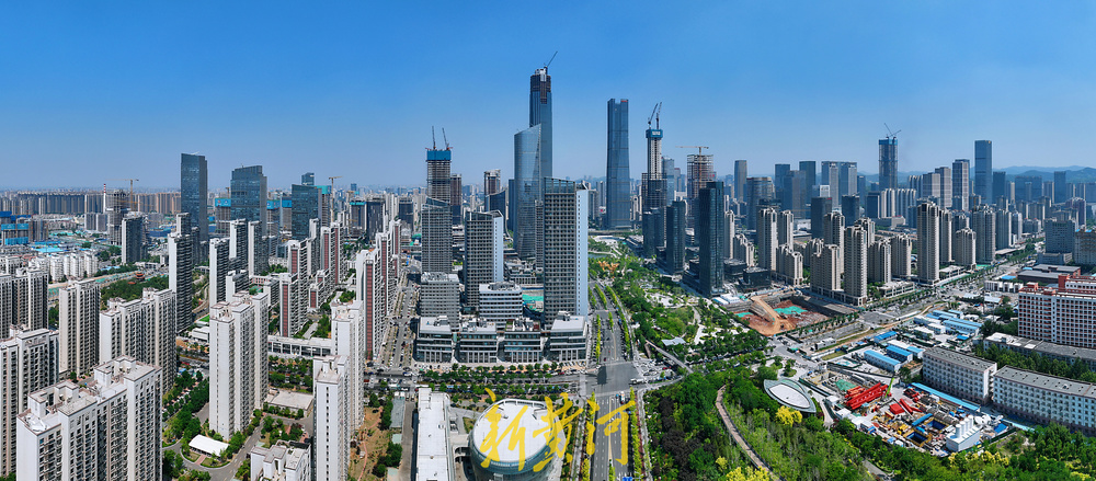 娜塔栎萌新芽，济南中央商务区“披绿”