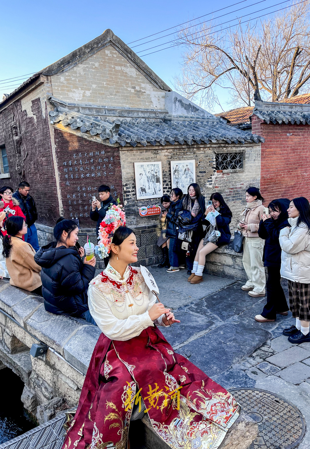 小桥流水人家， 古装美女如花，济南这座小桥带你“穿越”前世今生
