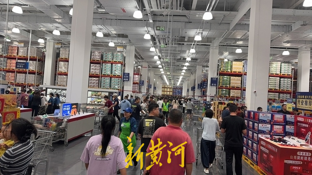 济南山姆开业首日现场排长龙