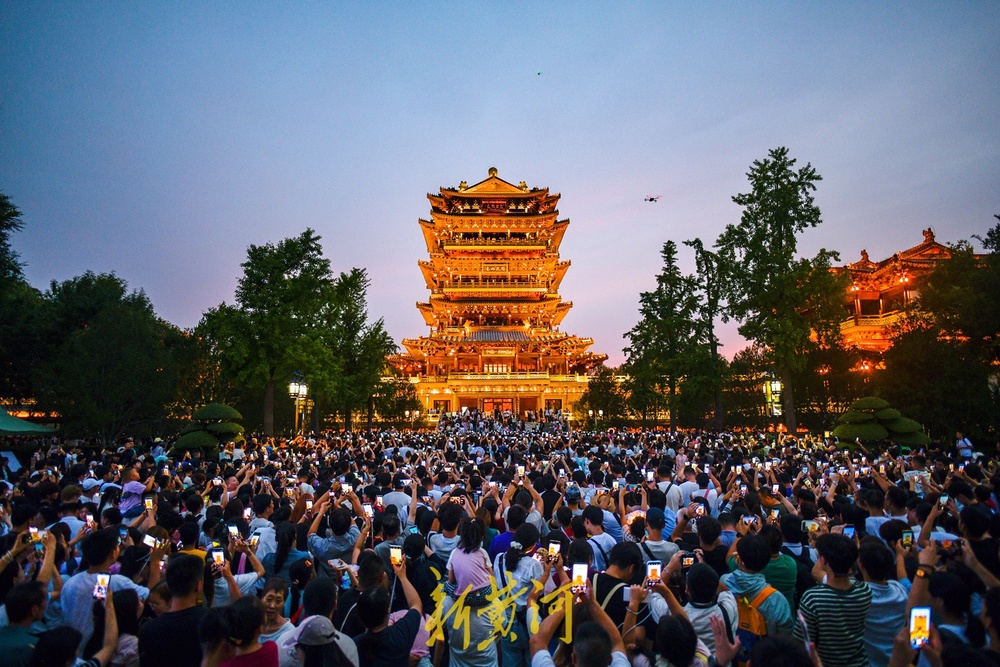 走红两年来，济南超然楼亮灯打卡持续火爆 