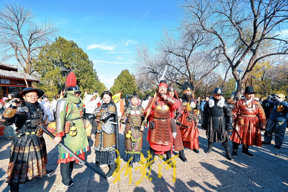 泉城千佛山上，千人汉服巡游展国风