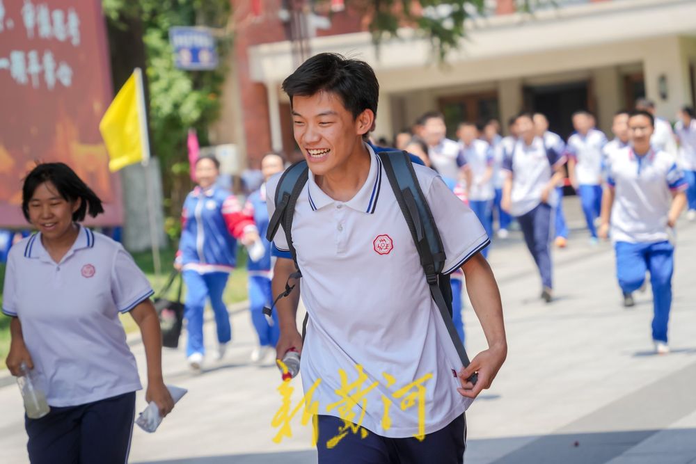 现场直击 济南中考八年级科目开考