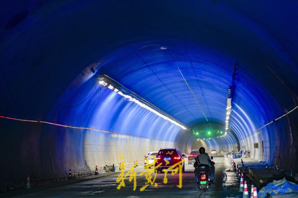 济南开元隧道综合提升改造，济南加固浇筑套拱加固完成浇筑