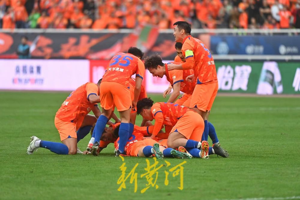 5:1大胜河南队,胡靖航上演帽子戏法,泰山队锁定本赛季中超亚军