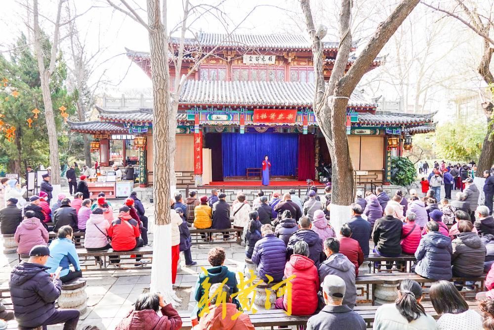 春节余韵绕趵突 白雪楼前戏韵浓