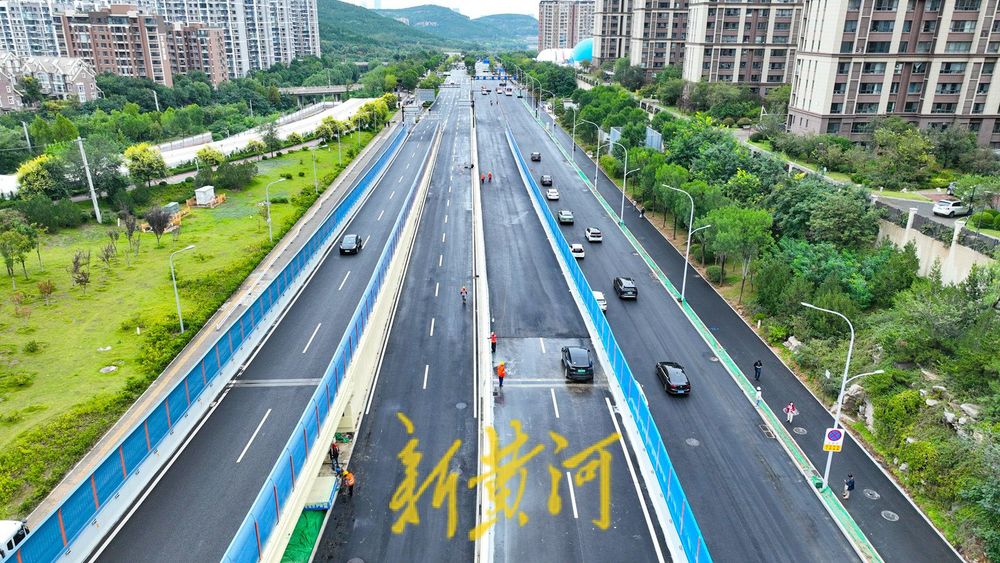 济南龙鼎立交枢纽道路上新装 配套新建龙鼎大道首个地下通道  