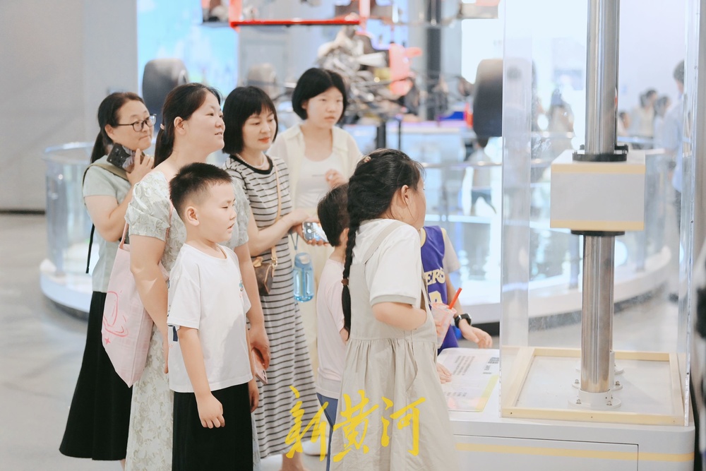 近距离感受科学魅力，山东科技馆成暑期热门打卡地