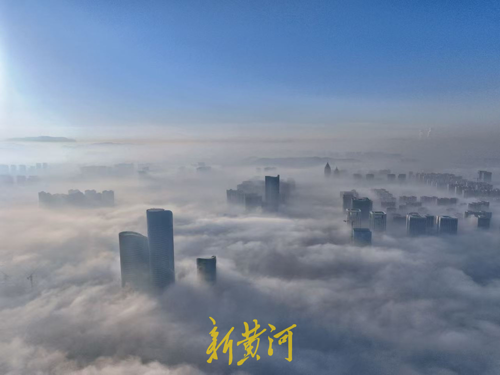 宛如天空之城  泉城现冬季“平流雾”景观