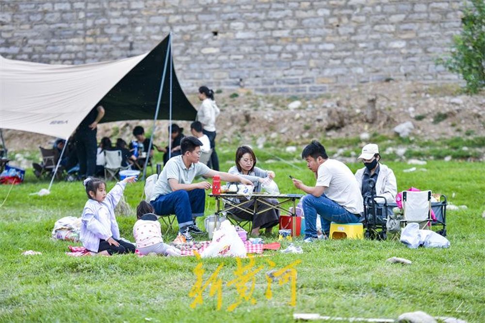 一年四季 泉在济南｜从“挤在人海”到“躺进山河”，乡村游迎来“帐篷热”