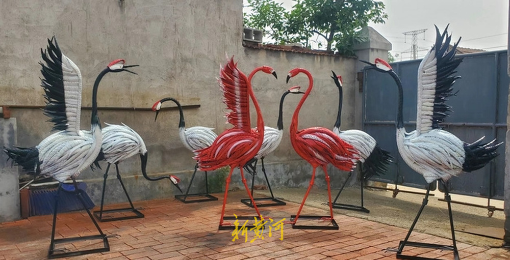 废旧轮胎变身雕塑艺术品，创作者是一位“零基础”的山东小伙　　