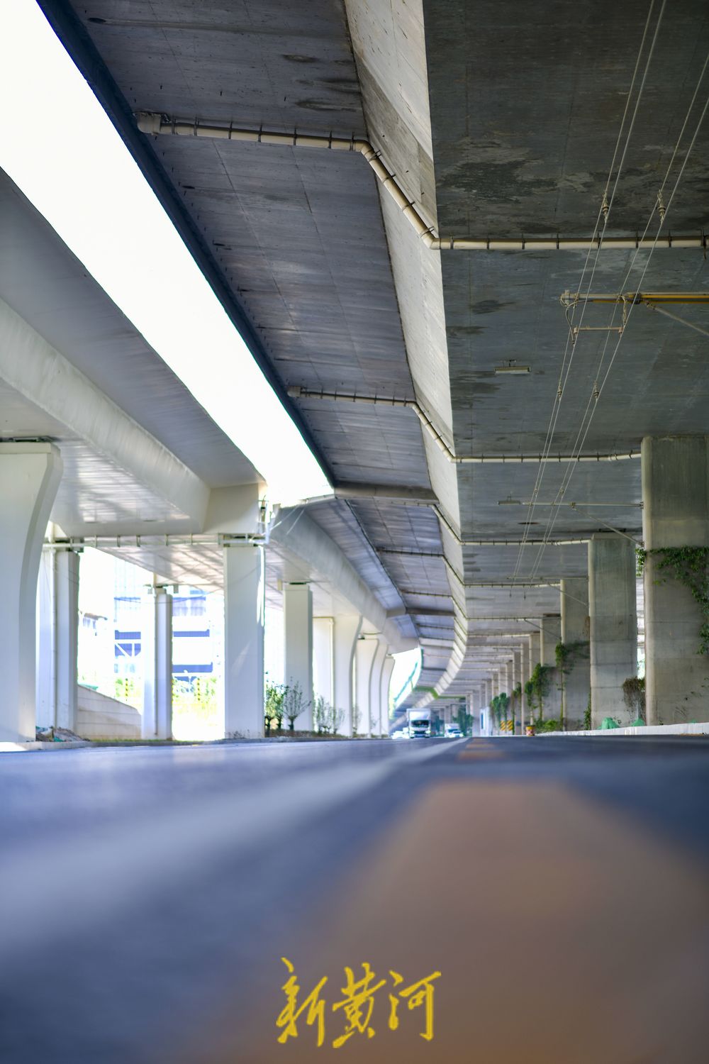 二环东路高架下上新装，双向快车道逐步恢复