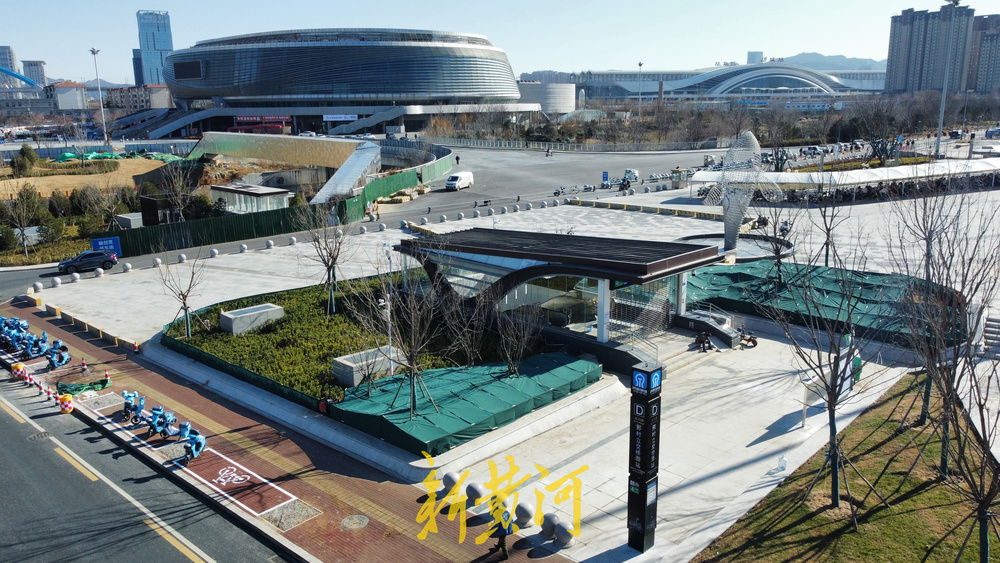 济南地铁4号线邢村立交桥西站出入口亮相 紧邻公交站和过街天桥