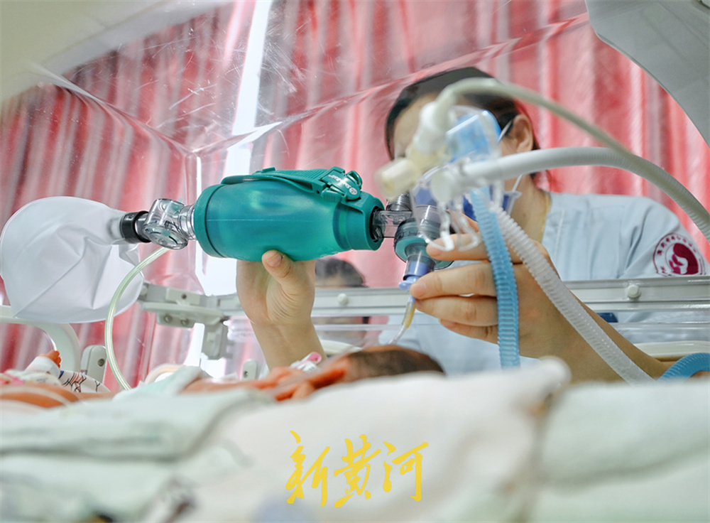 跨年夜，新生儿重症监护室护佑“新生”
