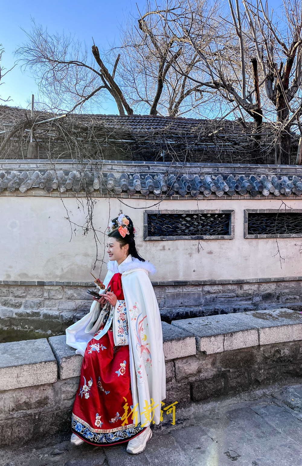 小桥流水人家， 古装美女如花，济南这座小桥带你“穿越”前世今生