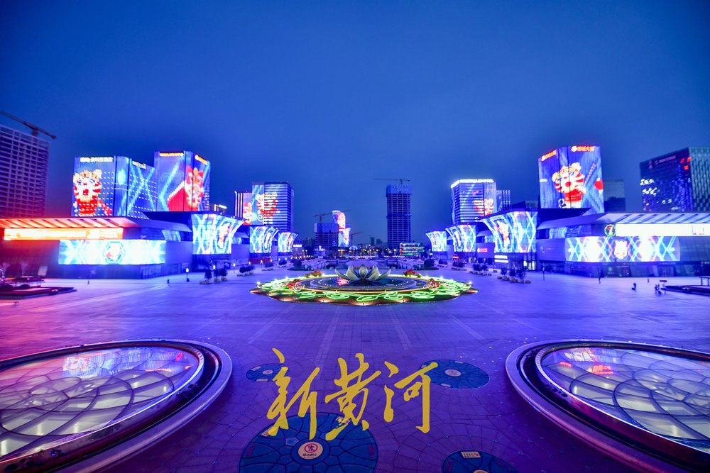 【网络中国节·春节】济南西站地标建筑点亮中国红 灯光秀感受浓浓年味