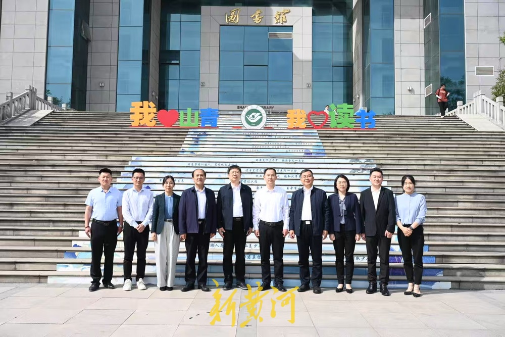 “海右人才驻济高校行”走进山东青年政治学院