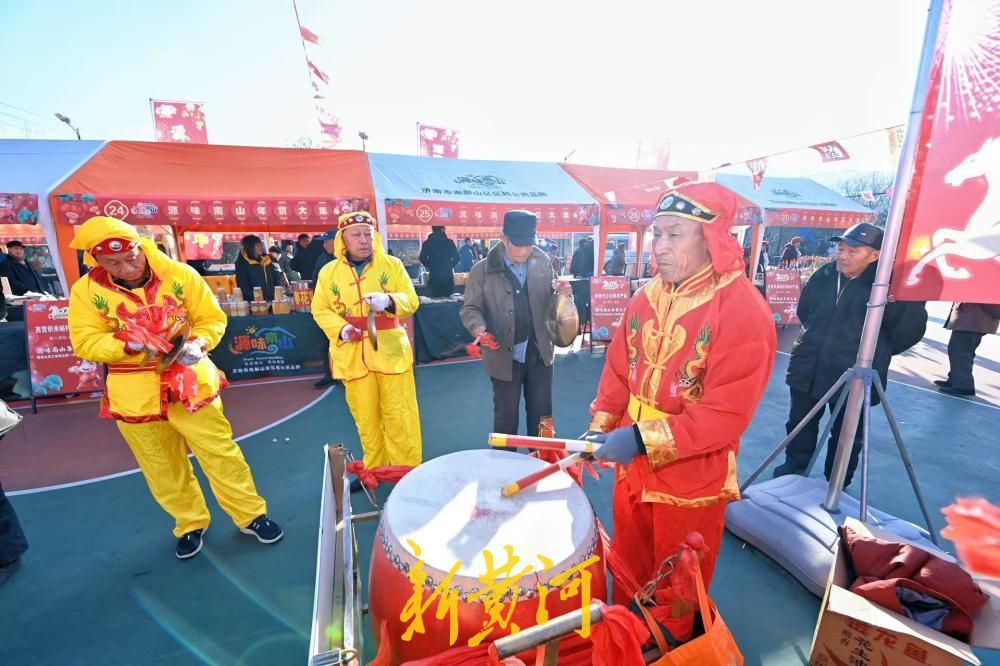柳埠大集上 锣鼓喧天年味浓