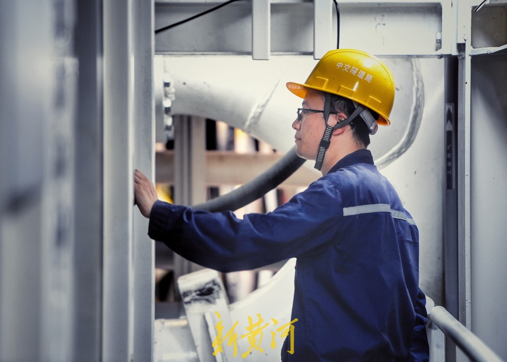 济南航天大道穿黄隧道工程“征程号”盾构机成功始发