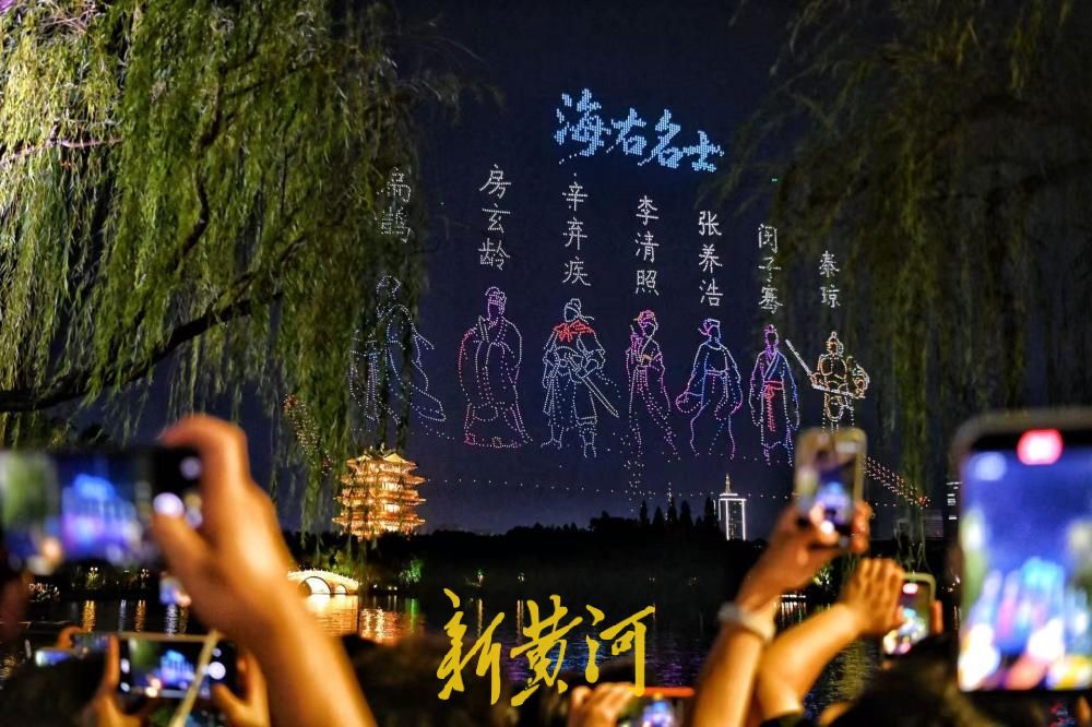 夜空限定浪漫，泉水节无人机光影画卷闪耀大明湖