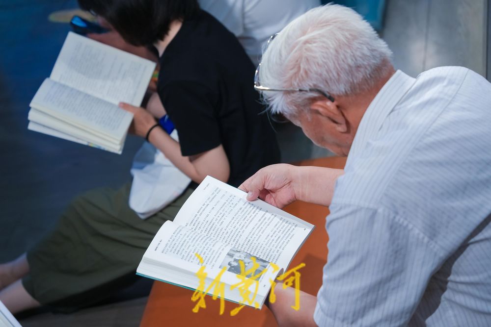 觅书香寻清凉！泉城路新华书店成热门“打卡地”