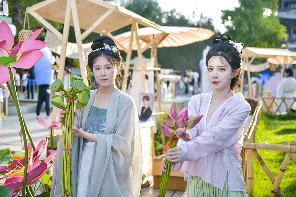 一年四季 泉在济南丨荷花主题市集开启夏日限定浪漫