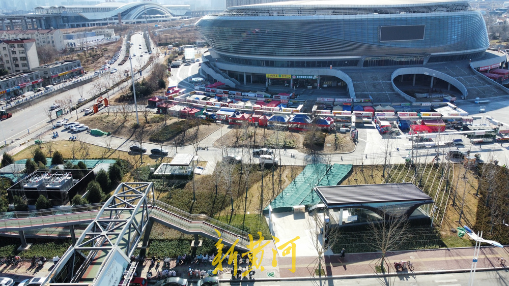 济南地铁4号线邢村立交桥西站出入口亮相 紧邻公交站和过街天桥