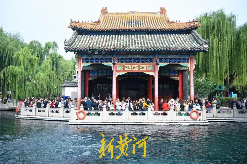 秋雨过后，“趵突腾空”胜景惊艳泉城
