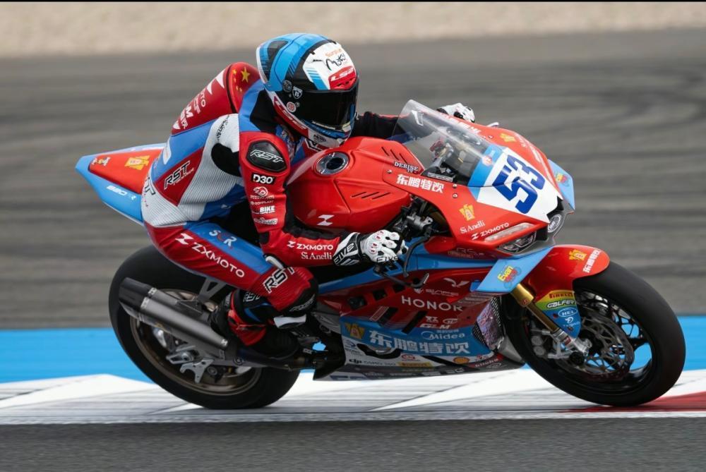 冠军，相约省体！1999年双冠王功勋携手张雪冠军机车队闪耀登场，齐鲁超赛济南赛区仅剩少量余票