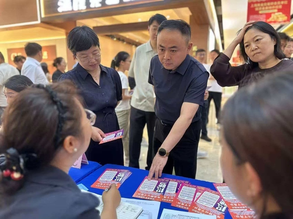 掐准时间、找对场景——逛街式求职背后的供需重构