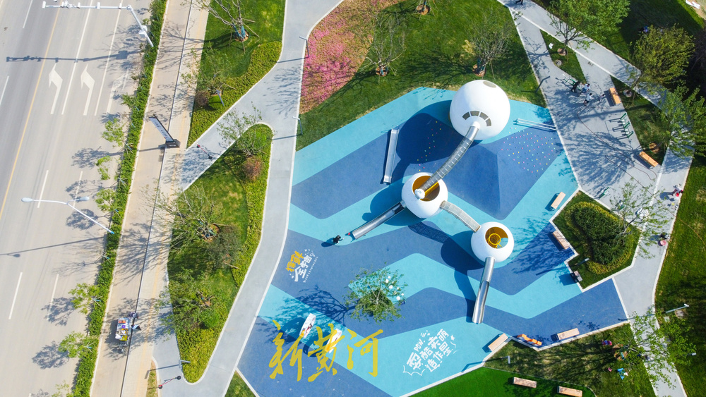 地铁王府庄站旁新增社区小公园