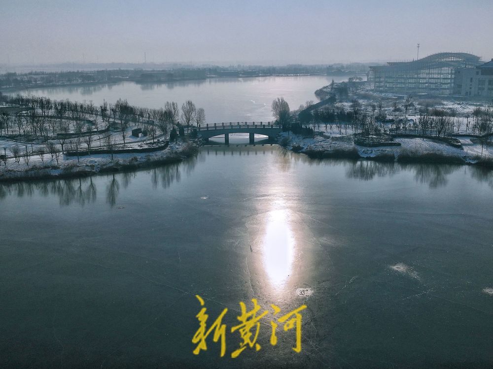 清水湖湖面全部冰封犹如冰川  