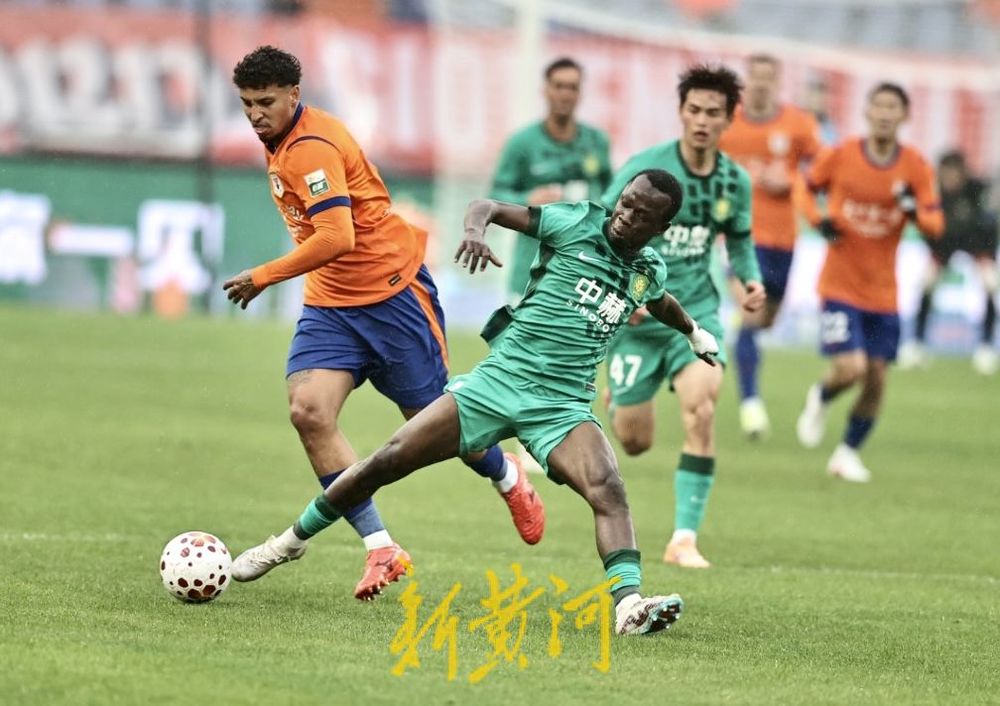 泰山队主场赢得京鲁大战，谢文能、克雷桑进球，现场球迷超4.5万