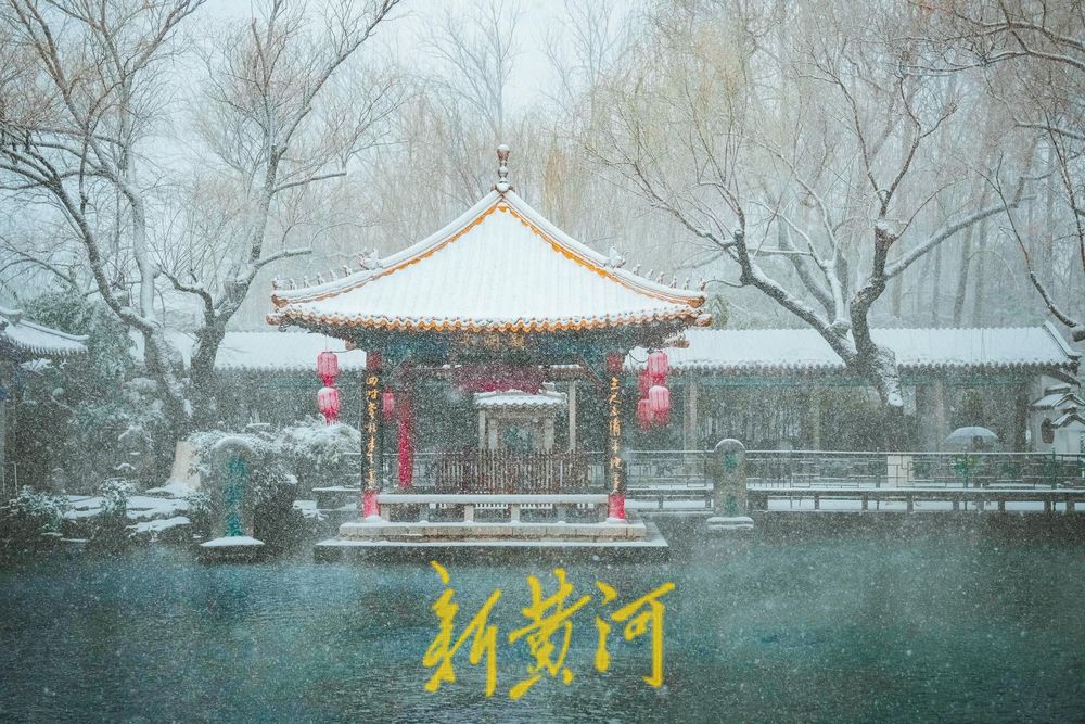 趵突现美景 春雪映泉城