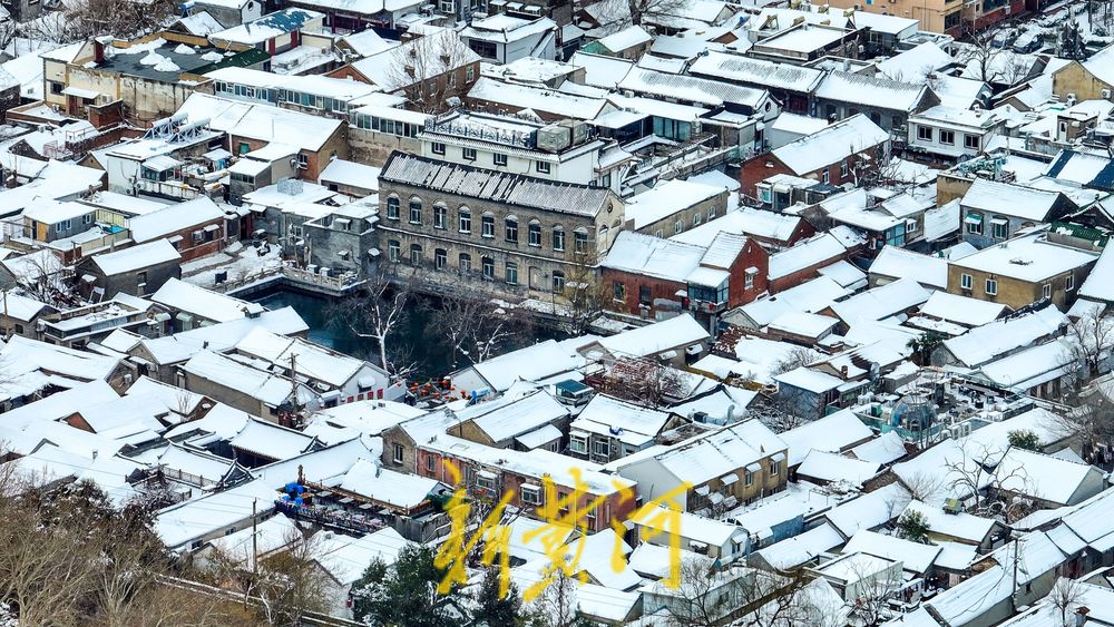 雪后俯瞰明府城，白雪皑皑古韵浓