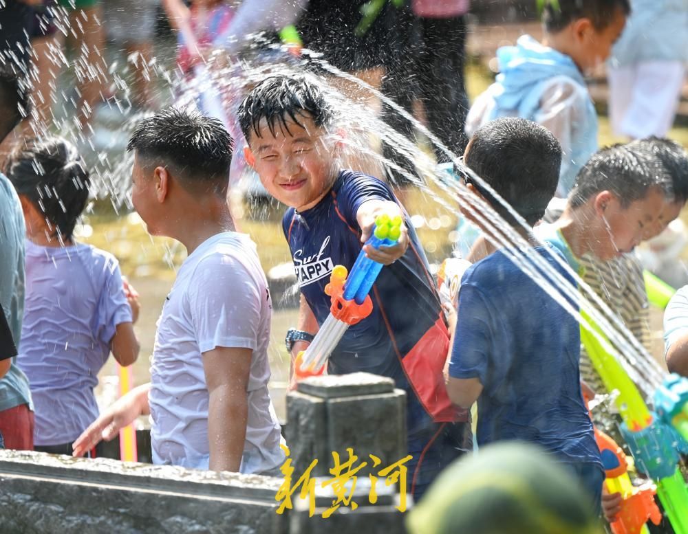 夏日清凉限定，第十二届五龙潭亲子狂欢泼水节启动