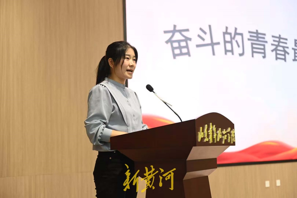 “海右人才驻济高校行”走进山东青年政治学院